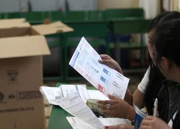 Ecuador vota a favor de eliminar reelección presidencial: conteo