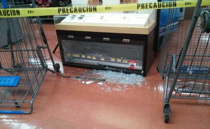Asaltan Walmart de Las Alamedas; rompen vitrinas con martillos