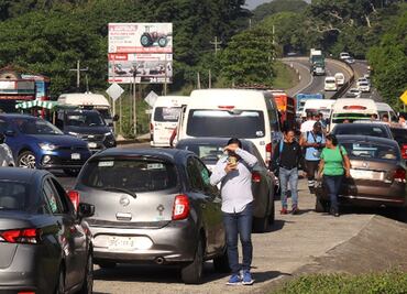 FOTOS: Maestros de la CNTE bloquean carreteras en la frontera sur; exigen mejoras salariales