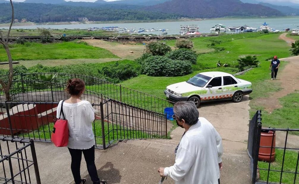 Los comerciantes esperan que la temporada de lluvias les traiga el aumento de turistas en Valle de Bravo. Foto: especial