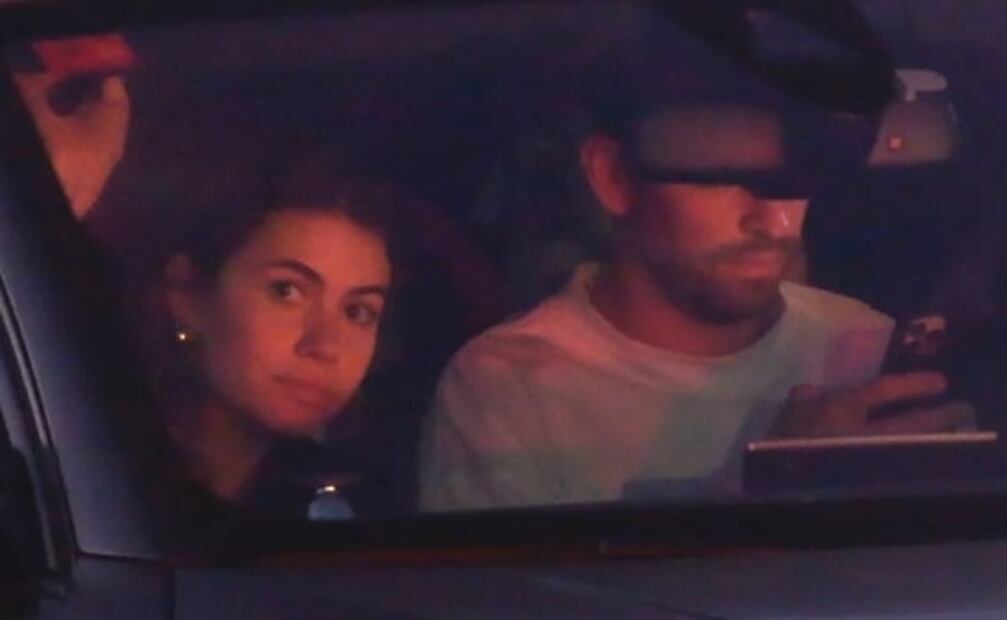 Captan así a Clara Chía, novia de Piqué, tras salir de clínica por crisis de ansiedad