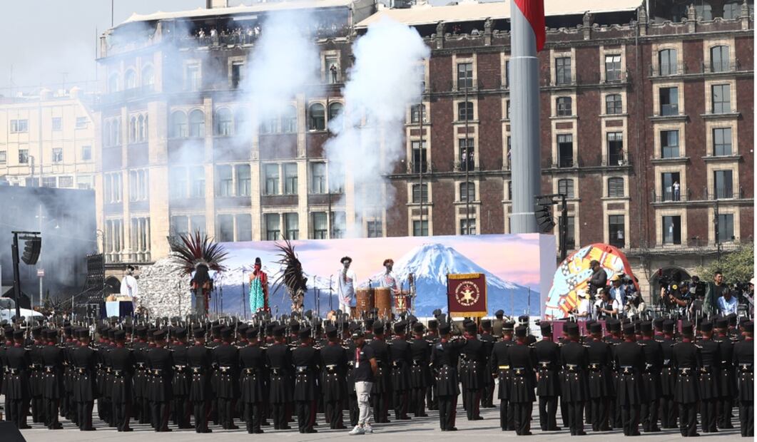 La presidenta Claudia Sheinbaum encabeza en el Zócalo de la Ciudad de México, el 28 de febrero de 2025, los funerales de Estado en Conmemoración de los 500 años de la ejecución de Cuauhtémoc. Foto: Gabriel Pano/EL UNIVERSAL