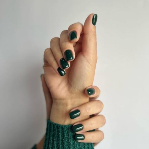 Ideas de uñas verdes para presumir tus manos en otoño