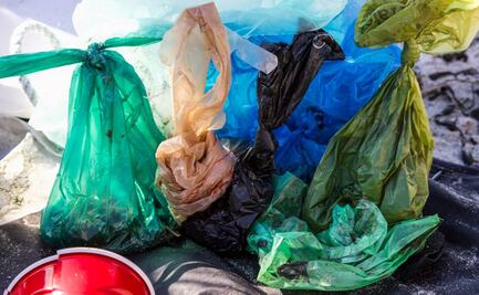 Avanzan multas por entregar plásticos de un solo uso