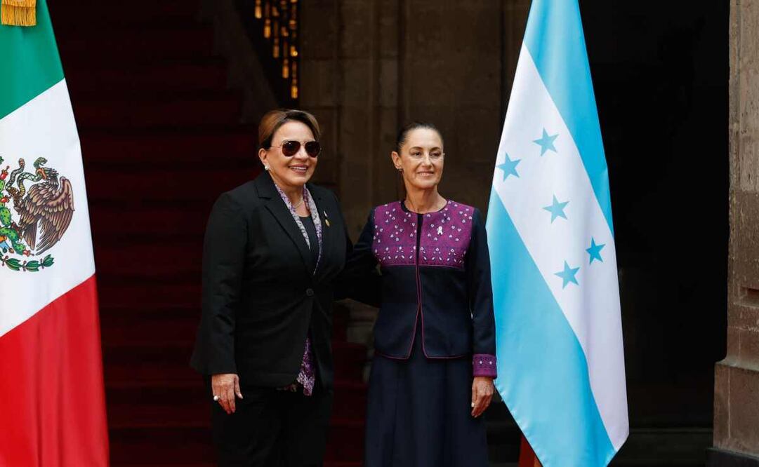 Visita de la presidenta de Honduras 🇭🇳, Xiomara Castro, a Palacio Nacional, donde fue recibida por la presidenta de México, Claudia Sheinbaum. Foto: Diego Simón / EL UNIVERSAL