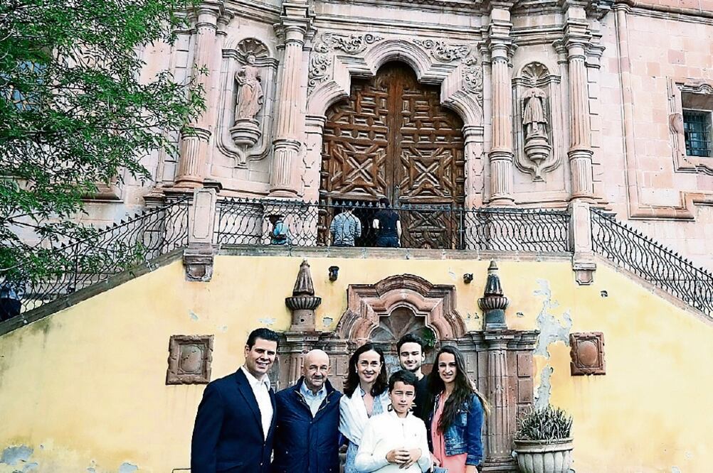 Despreocupado, el ex presidente Carlos Salinas también visitó Zacatecas, donde se hizo acompañar del gobernador Miguel Alonso Reyes (GOBIERNO DE ZACATECAS)
