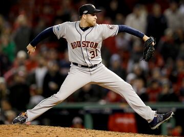 Relumbran Astros en Fenway Park