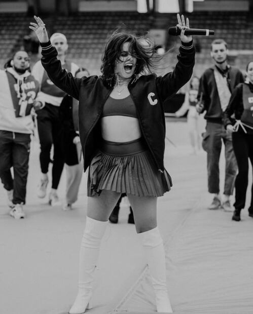 Champions League: Camila Cabello cantará y gritará los goles al estilo latino