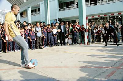 Nuño y Verón impulsan deportes con ‘cascarita’ 