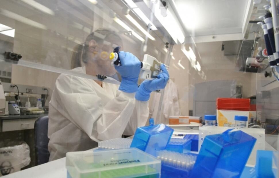 Personas de izquierda confían más en la ciencia que los de derecha