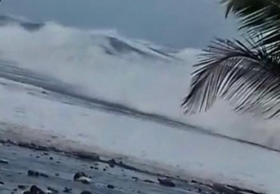 Reportan afectaciones menores por paso de huracán "Bud" en Michoacán