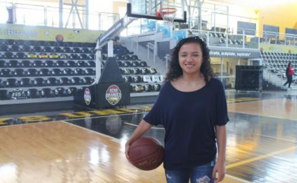 Triunfa jugando básquetbol 