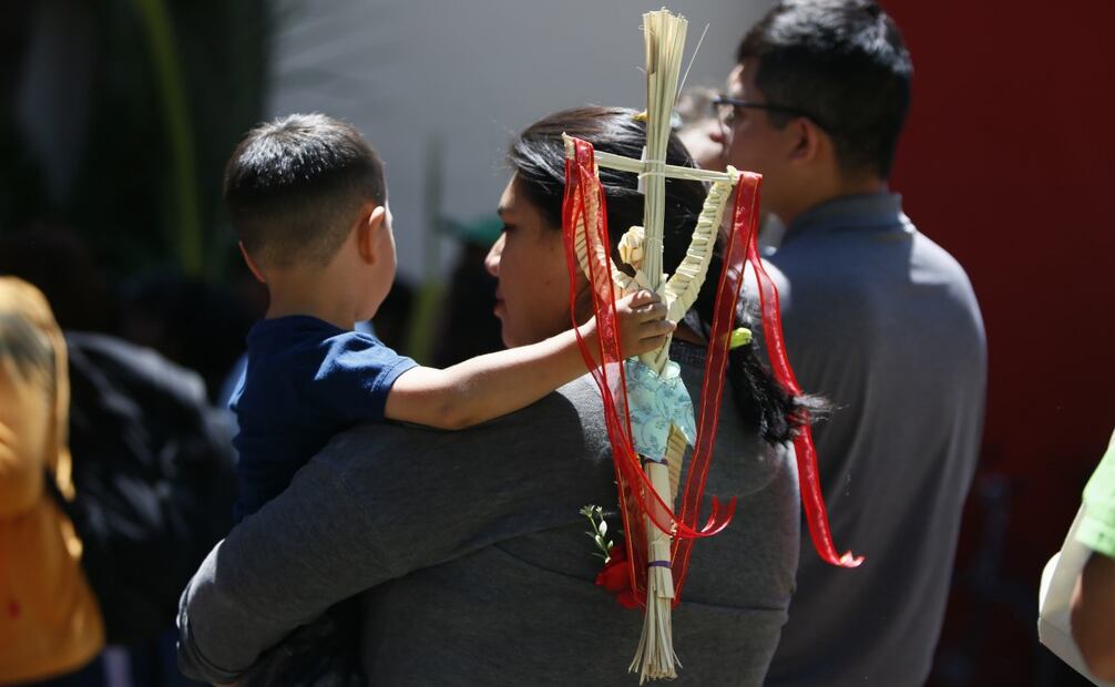 Fe y tradición se unen en Iztapalapa; miles participan en el Domingo de Ramos. Foto: Darío Luna/ EL UNIVERSAL