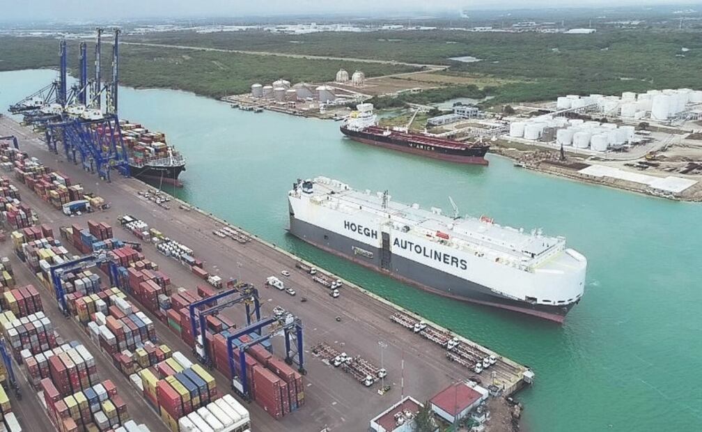 Hay 8 puertos y y más de 500 empresas ligados al huachicol fiscal. Foto: Especial