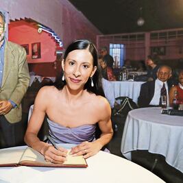 Quinceañeras, novios y hasta Elisa Carrillo se toman la foto en el Antiguo Palacio