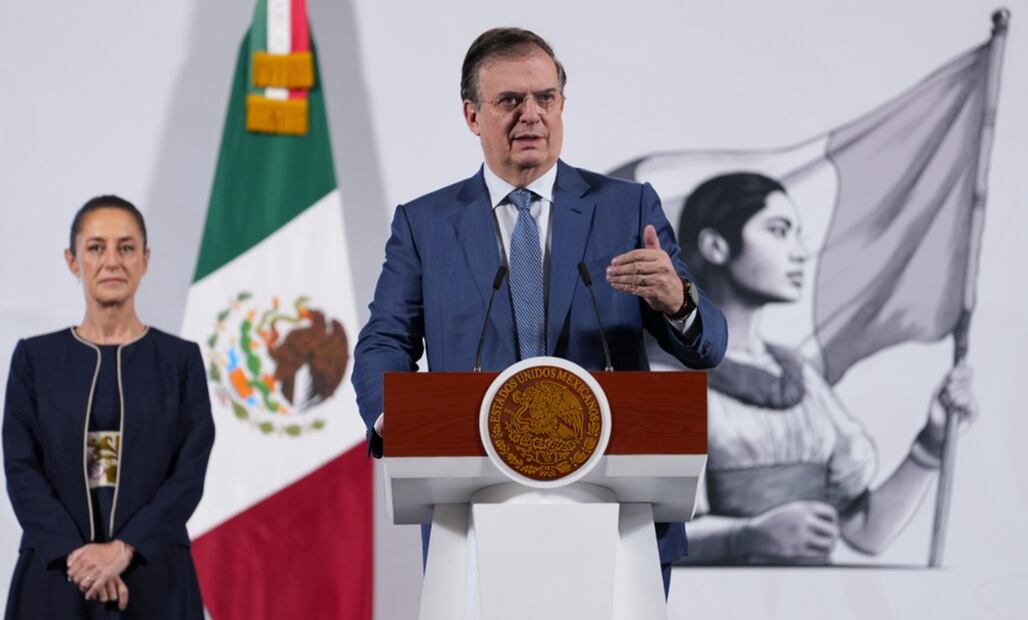 Marcelo Ebrard, titular de Economía (SE), afirmó que la mayor parte del comercio exterior mexicano cumple con el acuerdo que ayer alcanzó la presidenta Claudia Sheinbaum y su homólogo de EU, Donald Trump, de que las exportaciones de productos mexicanos que cumplan con las disposiciones del T-MEC no estarán sujetos a aranceles al menos hasta el 2 de abril. Foto: especial