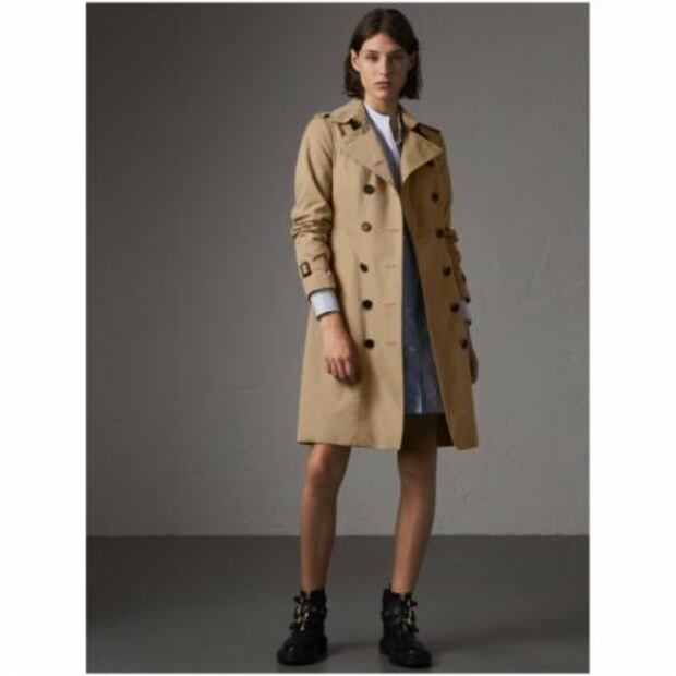 ¿Trench coat plastificado es un acierto o un error de la moda ?