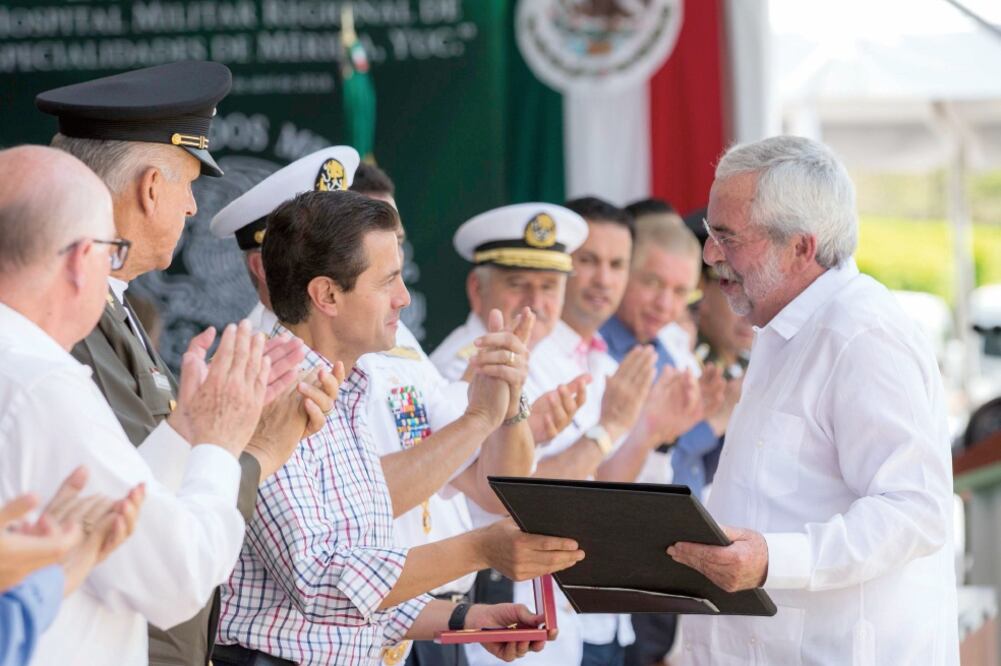 El presidente Enrique Peña Nieto encabezó la ceremonia por el Día Mundial de la Salud en Mérida, Yucatán, donde inauguró el Hospital Militar Regional de Especialidades. (PRESIDENCIA)