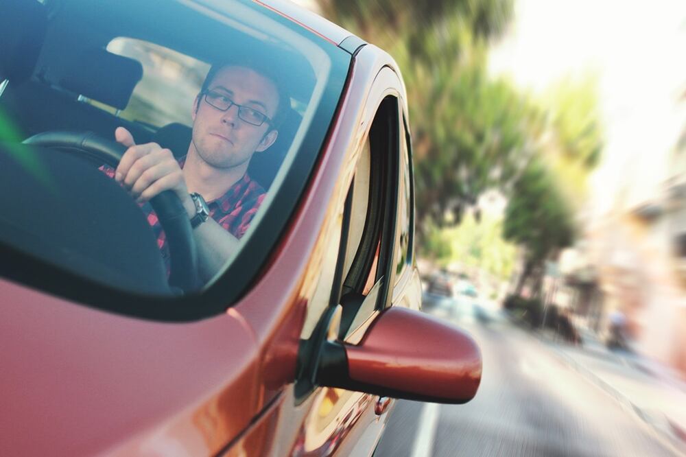 Millennials se preocupan por tener un seguro de coche / Foto: Pexels