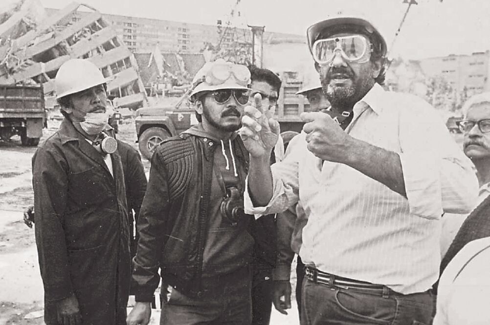 El tenor y Francisco Javier del Razo, fundador del grupo Topos Tlatelolco, se conocieron en las labores de rescate por el derrumbe del edificio Nuevo León (ARCHIVO EL UNIVERSAL)