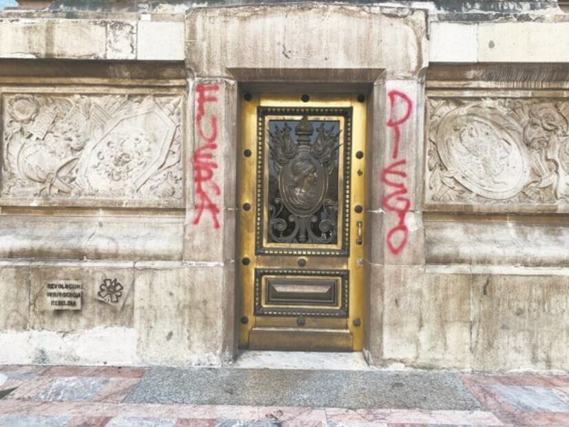 Estudiantes de la ENAH piden salida de Diego Prieto del INAH