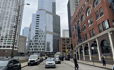 Autoridades reportan una mujer armada en la Torre Trump, en Chicago
