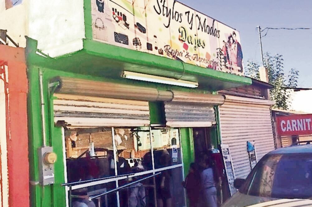 Test imonio. Empleadas del negocio dijeron que la mujer estuvo sin el niño en local, y se ignora si el bebé estaba en el auto (AMALIA ESCOBAR. EL UNIVERSAL)
