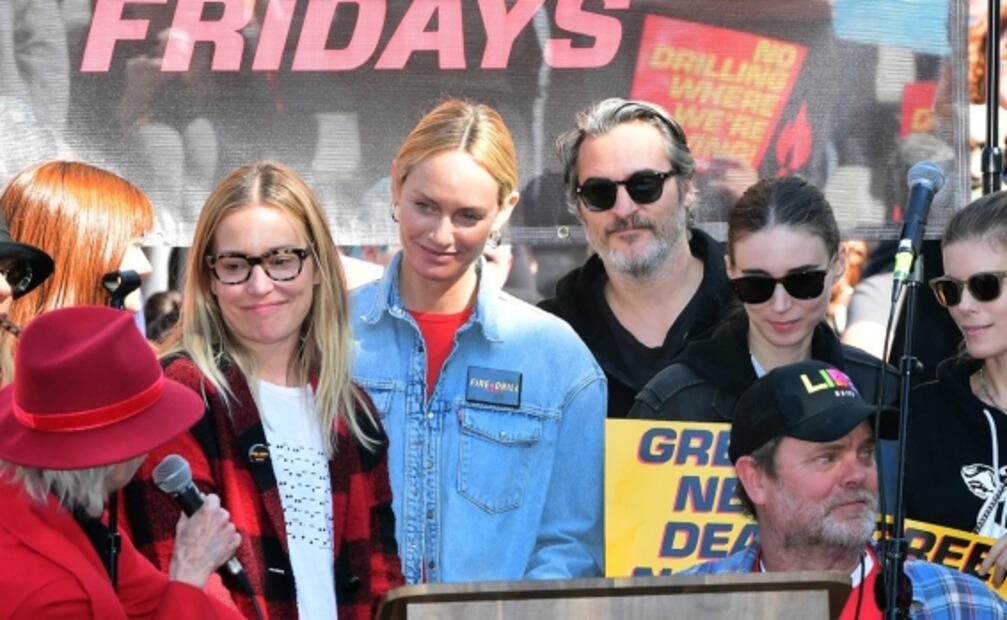 Jane Fonda y Joaquin Phoenix se manifiestan por el cuidado del medio ambiente en LA