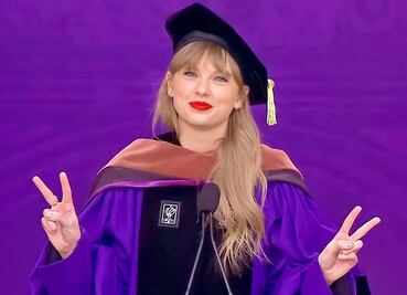 Taylor Swift se pone toga y birrete por primera vez, para recibir un doctorado Honoris Causa de la Universidad de Nueva York