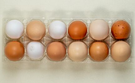 La razón por la que el huevo rojo es más caro que el blanco