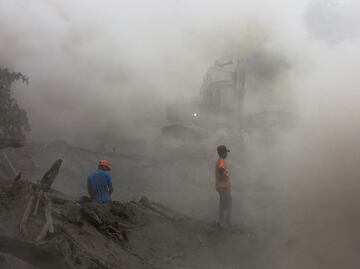 Sube a 101 cifra de muertos por erupción del volcán de Fuego en Guatemala