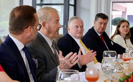 Embajador Johnson se reúne con empresarios del sector automotriz; destaca lo "Hecho en México"