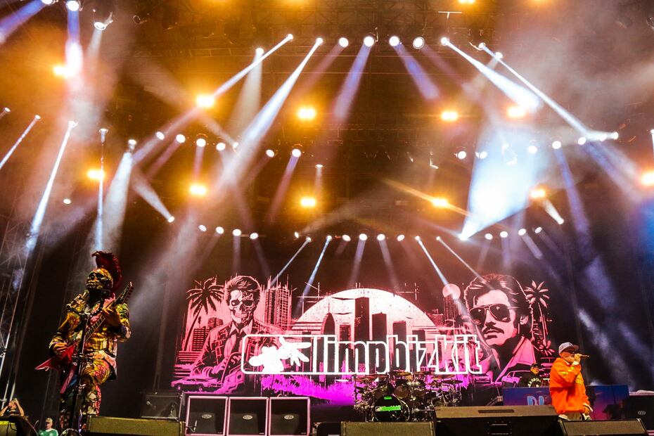 El público coreando “Rivers, Rivers” en un gesto colectivo de homenaje y respeto en el concierto de Limp Bizkit Foto: Marlem Suárez/ El Universal