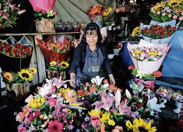 “Me sorprendí por lo bonitas que están las flores y lo barato”