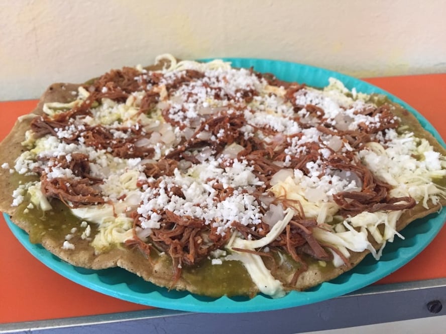 La petrolera es un platillo tradicional de Azcapotzalco, se le pueden agregar varios tipos de guiso / Foto: Foursquare por Fernanda M.