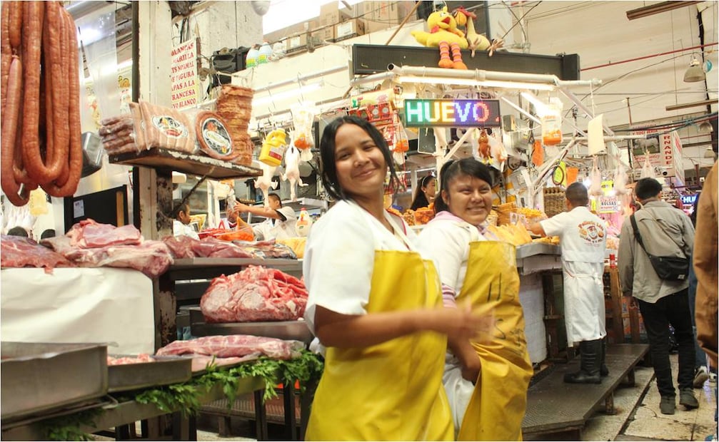 Vendedoras de carne en mercado de la Merced. Foto: Brenda Martínez/ EL UNIVERSAL