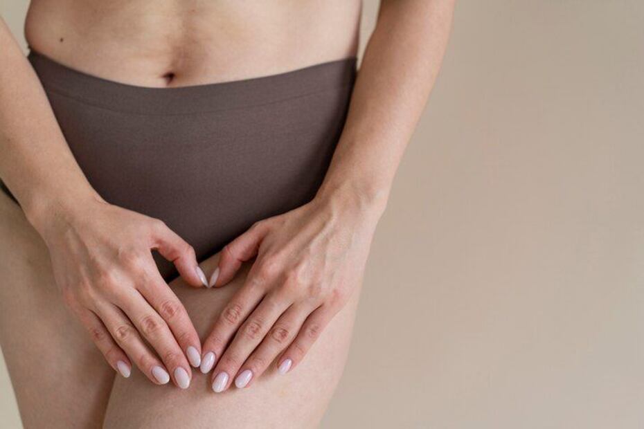 El acné genital, aunque incómodo, puede manejarse con cuidado y atención a la higiene.  Fuente: Freepik.