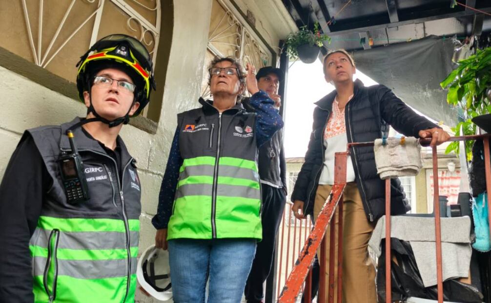 Evelyn Parra instaló carpas y puestos de mando de Protección Civil para brindar atención directa a las más de 50 familias evacuadas por el incendio (08/07/2025). Foto: Especial