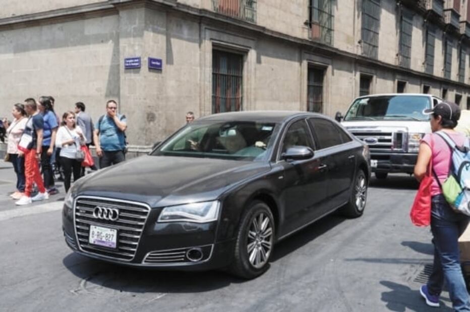 Le entregan auto blindado “La Bestia” sucio y sin batería