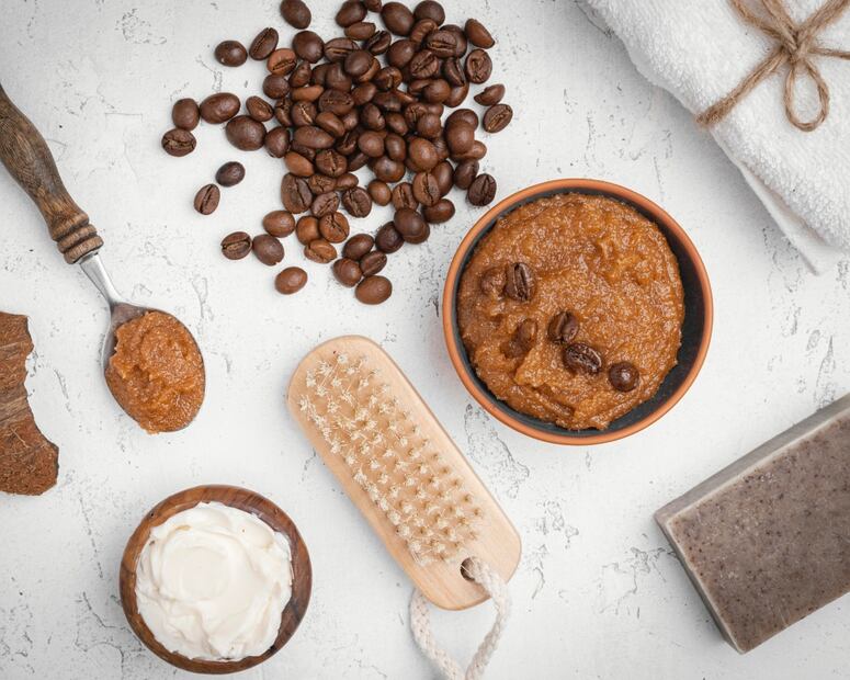 La cafeína estimula el crecimiento y fortalece el cabello. Foto: Freepik