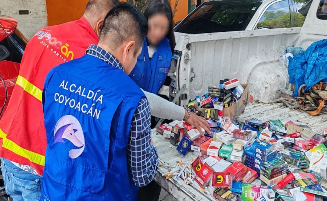 Coyoacán retira miles de cigarros ilegales en el Cetram Tasqueña. Foto: Especial