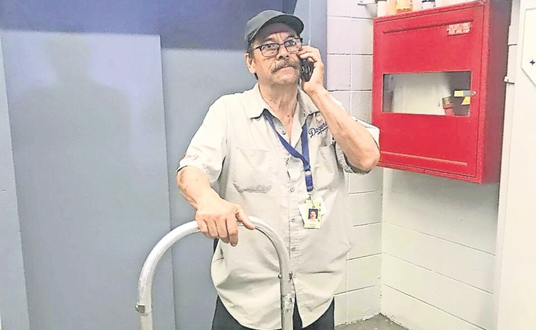 El zacatecano Carlos Muñoz cobró horas extra por el larguísimo partido. ( ARIEL VELÁZQUEZ. EL UNIVERSAL)