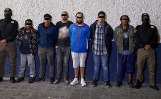 Policía detiene a seis sujetos en Venustiano Carranza; aseguran animales exóticos y más de 100 dosis de droga