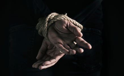 Grupo armado irrumpe en domicilio y secuestra a madre de familia en Tecámac, Edomex