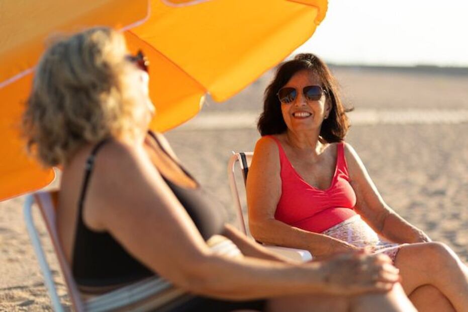 Peligros y precauciones al exponerse al sol. Fuente: Freepik.