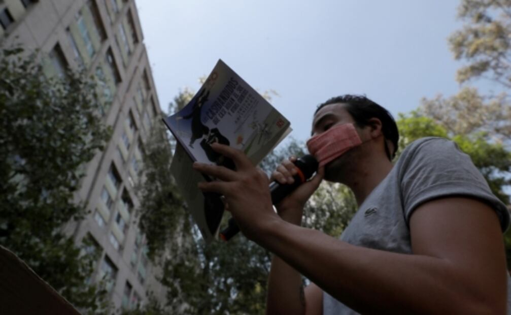 Storyteller sparks kids’ imagination in Mexico City during the COVID-19 lockdown