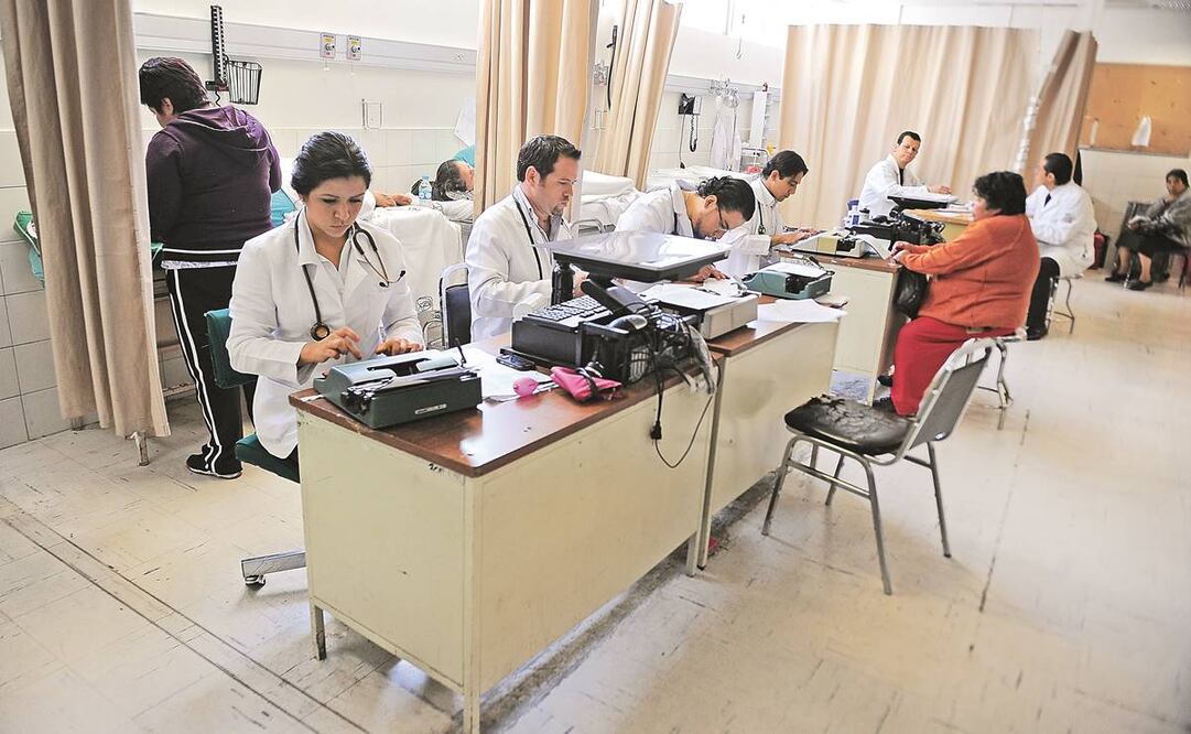 De acuerdo con empresarios, en los consultorios adyacentes a farmacias atienden más personas que las que recibe a diario el sector público. Foto: Archivo/EL UNIVERSAL