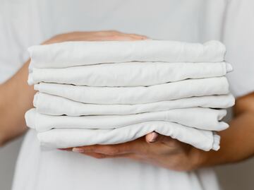 Cómo eliminar las manchas amarillas de la ropa blanca