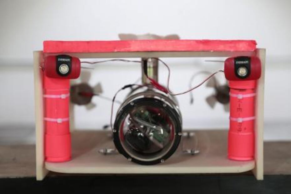 Estudiantes crean robot que ahorra agua