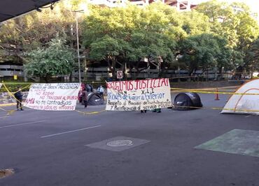 Cumple 24 horas bloqueo en accesos de la Terminal 1 del AICM